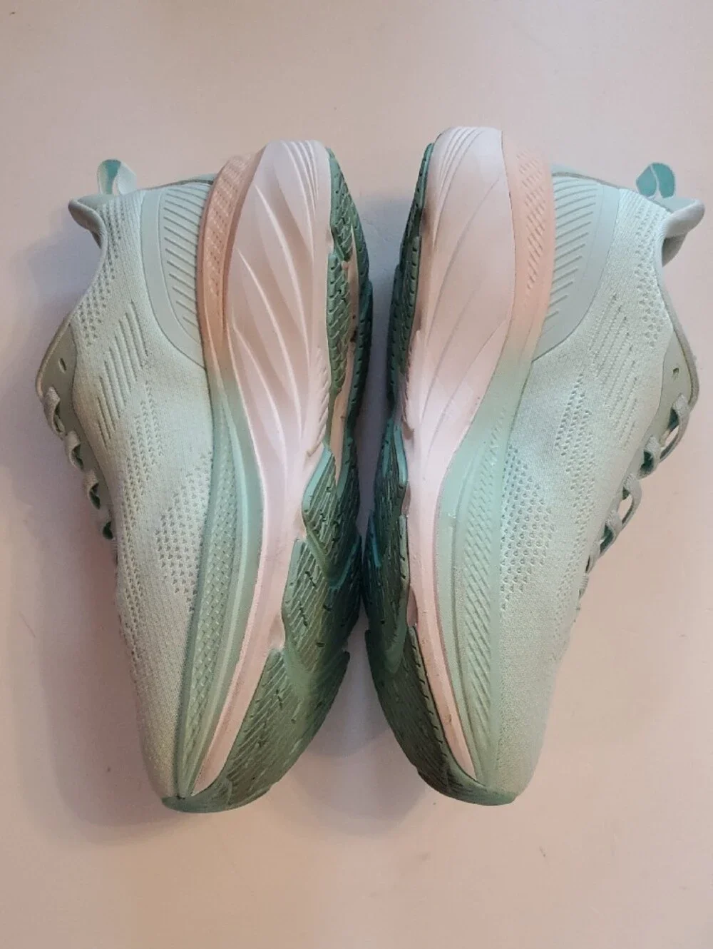 WONDAMO Women's Light Mint Athletic Slip on walking shoes Size 9.
